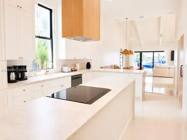 2641 S Parkview Dr, Hallandale Beach FL 33009 photo 4