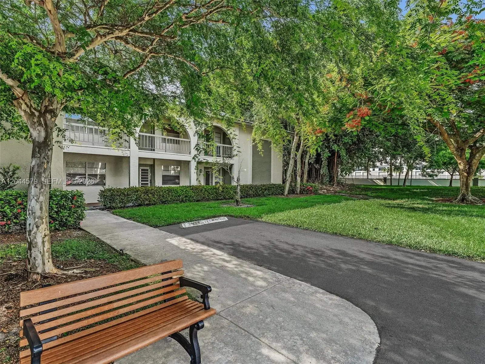 1212 SE Bahama Bnd # G1, Coconut Creek FL 33066 photo 3