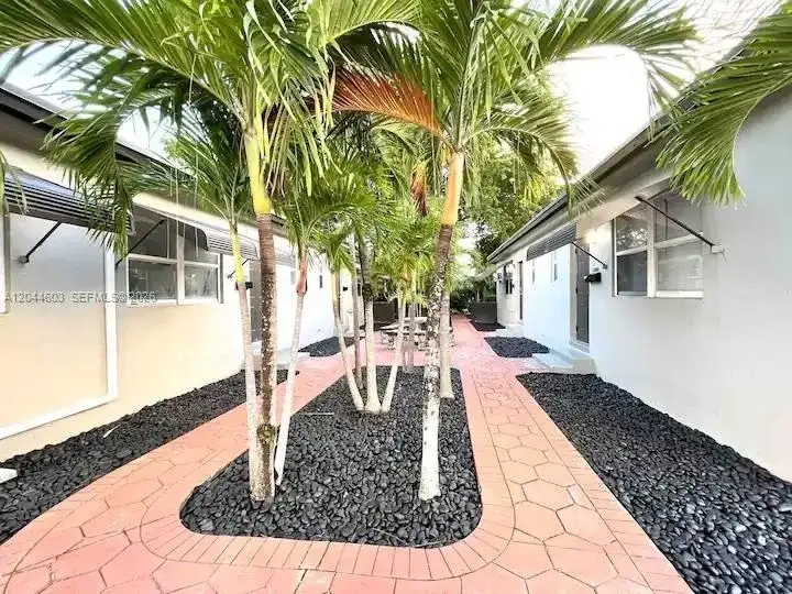 1925 Dewey St, Hollywood FL 33020 photo 2