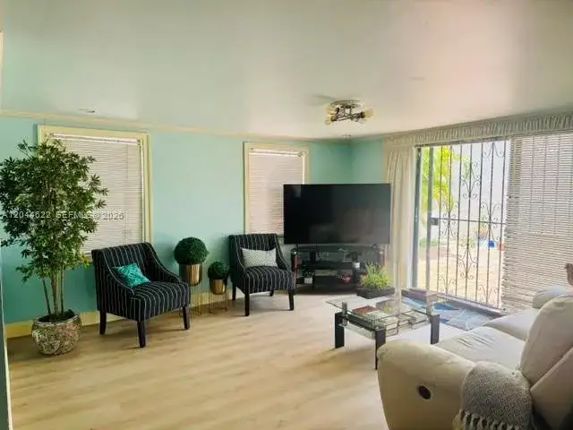 635 NW 97th Pl, Miami FL 33172 photo 4