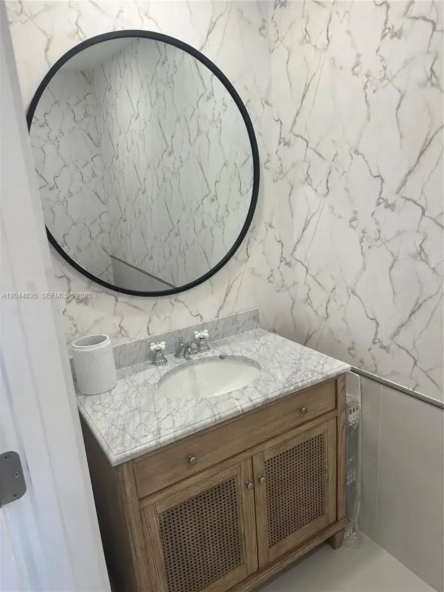 1060 Brickell Ave # 2505, Miami FL 33131 photo 4