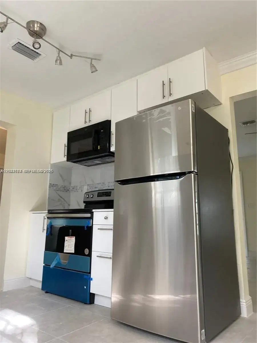 170 NW 49th St, Miami FL 33127 photo 5