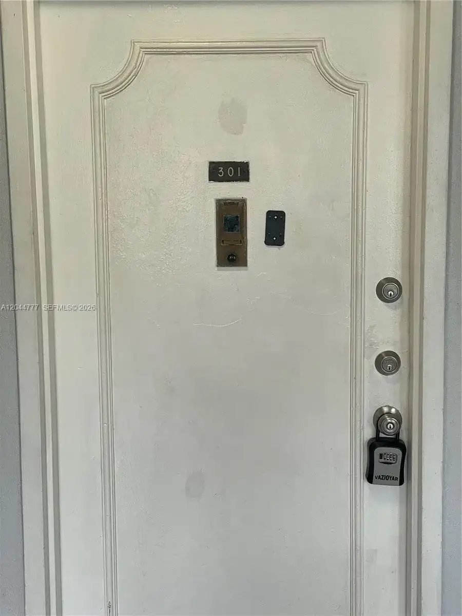 13685 NE 10th Ave # 301, North Miami FL 33161 photo 2