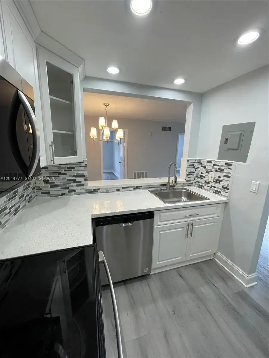 13685 NE 10th Ave # 301, North Miami FL 33161 photo 3