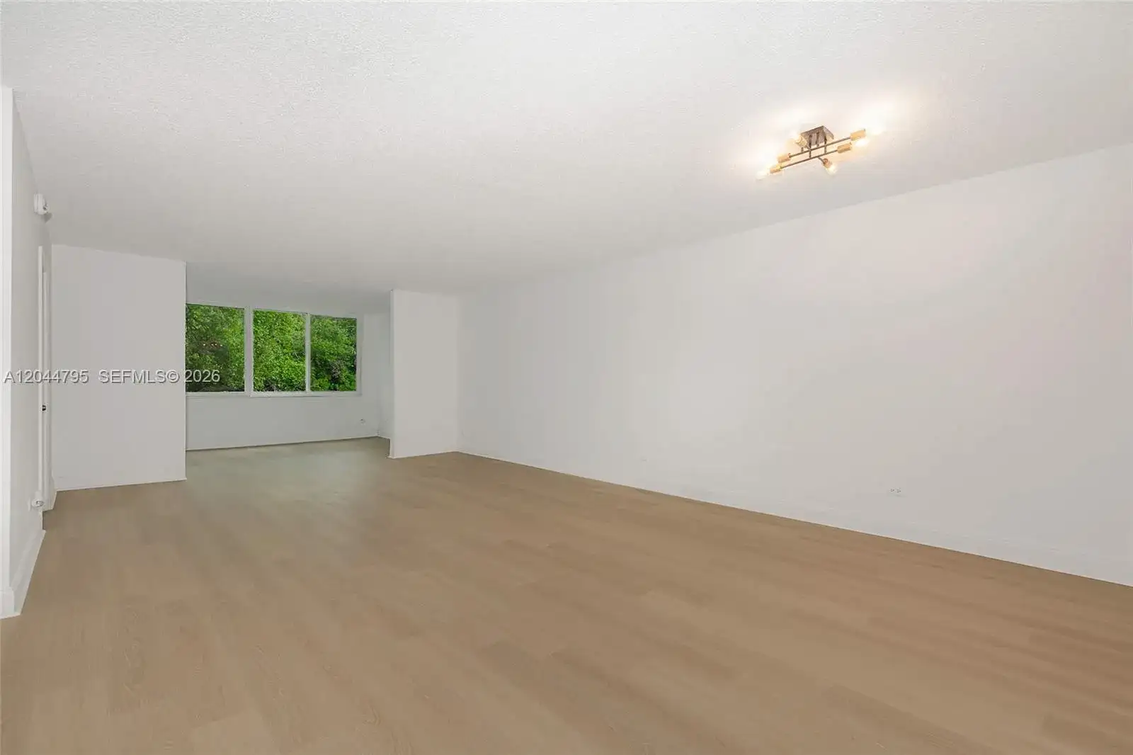 445 NE 195th St # 326, Miami FL 33179 photo 2