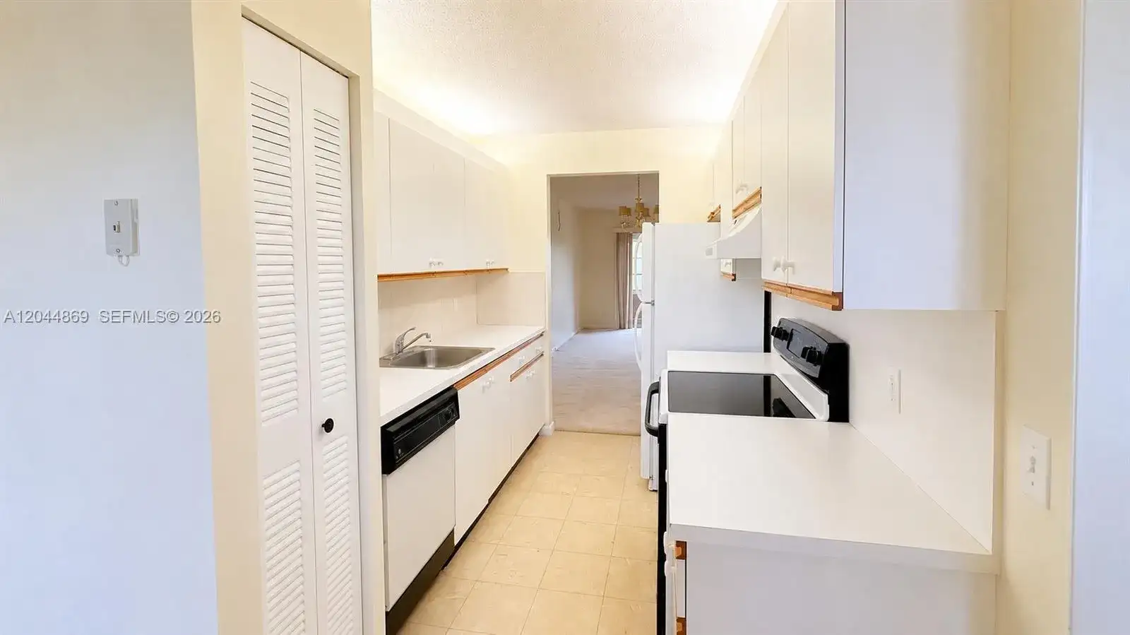 12900 SW 13th St # 413E, Pembroke Pines FL 33027 photo 2