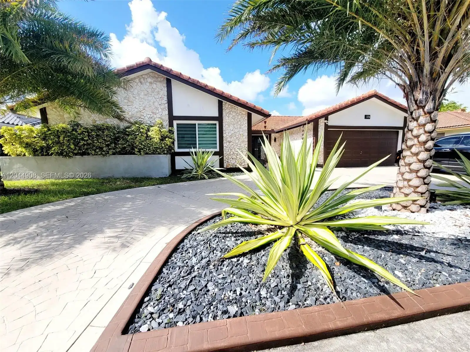 6324 NW 201st Ln, Hialeah FL 33015 photo 4