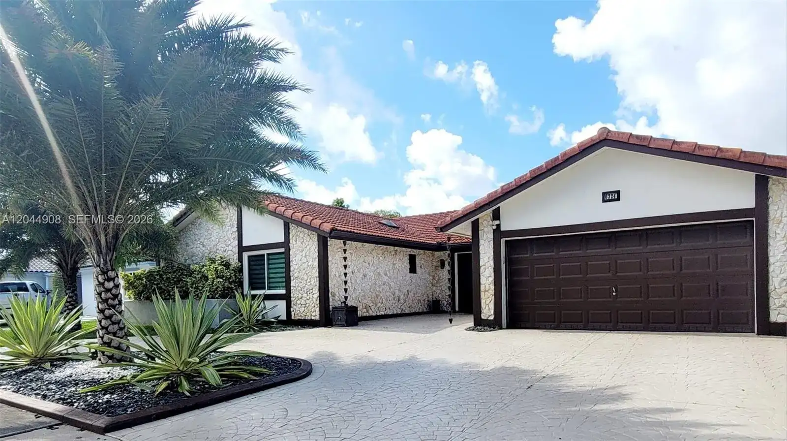 6324 NW 201st Ln, Hialeah FL 33015 photo 5