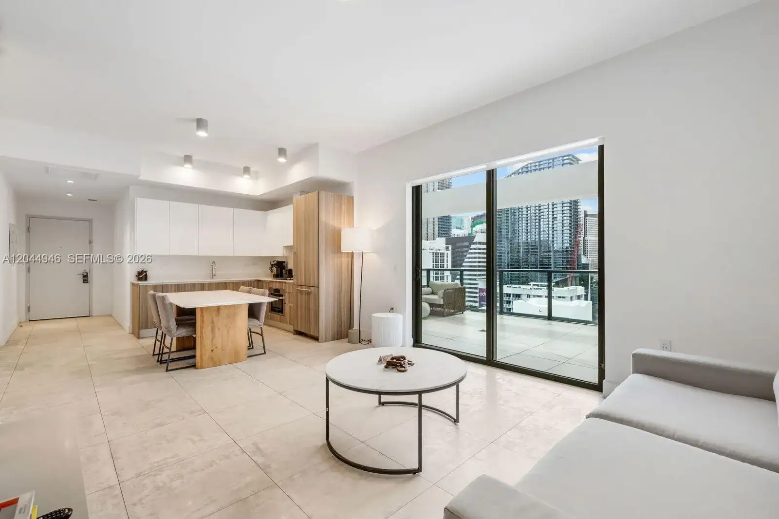 239 SW 9th St # 1801, Miami FL 33130 photo 2