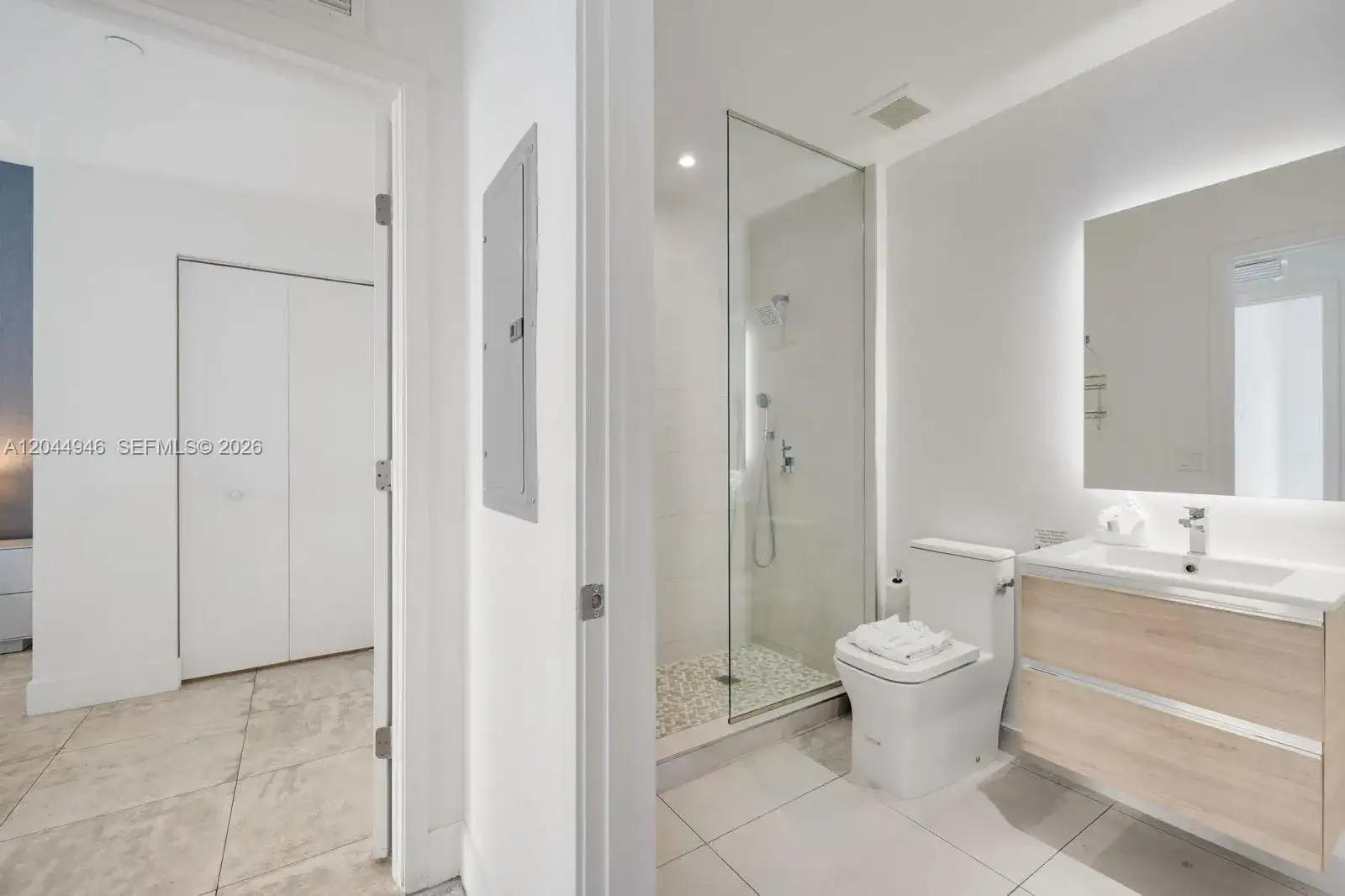 239 SW 9th St # 1801, Miami FL 33130 photo 3