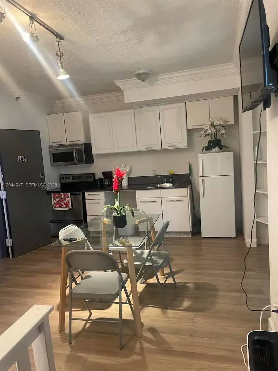 3025 indian creek # 203, Miami Beach FL 33140 photo 2