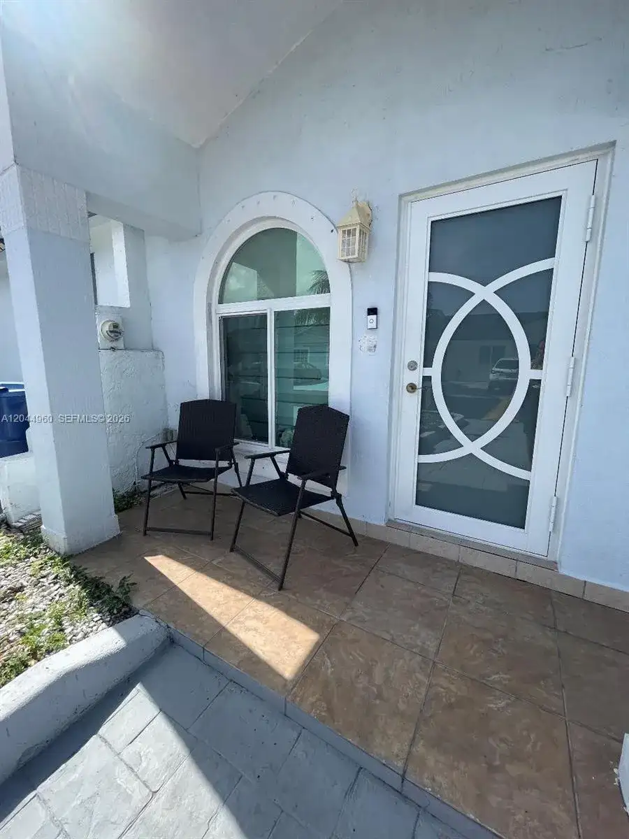 7681 NW 178th Ter, Hialeah FL 33015 photo 2