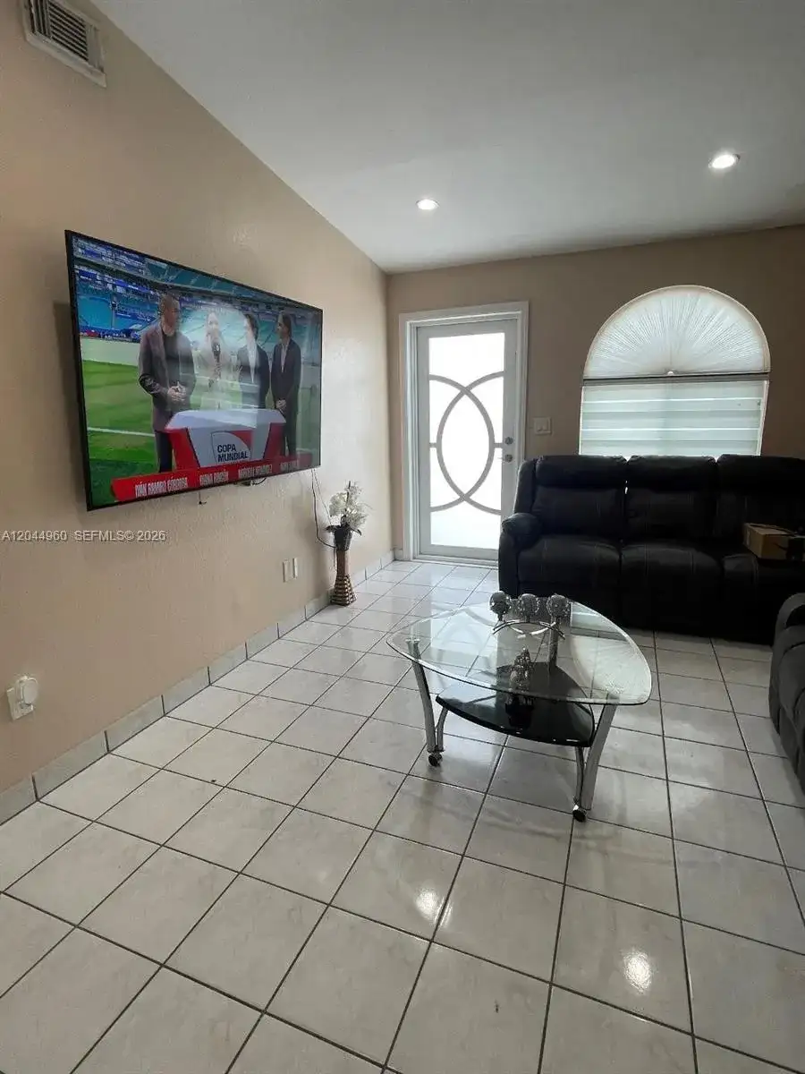 7681 NW 178th Ter, Hialeah FL 33015 photo 3