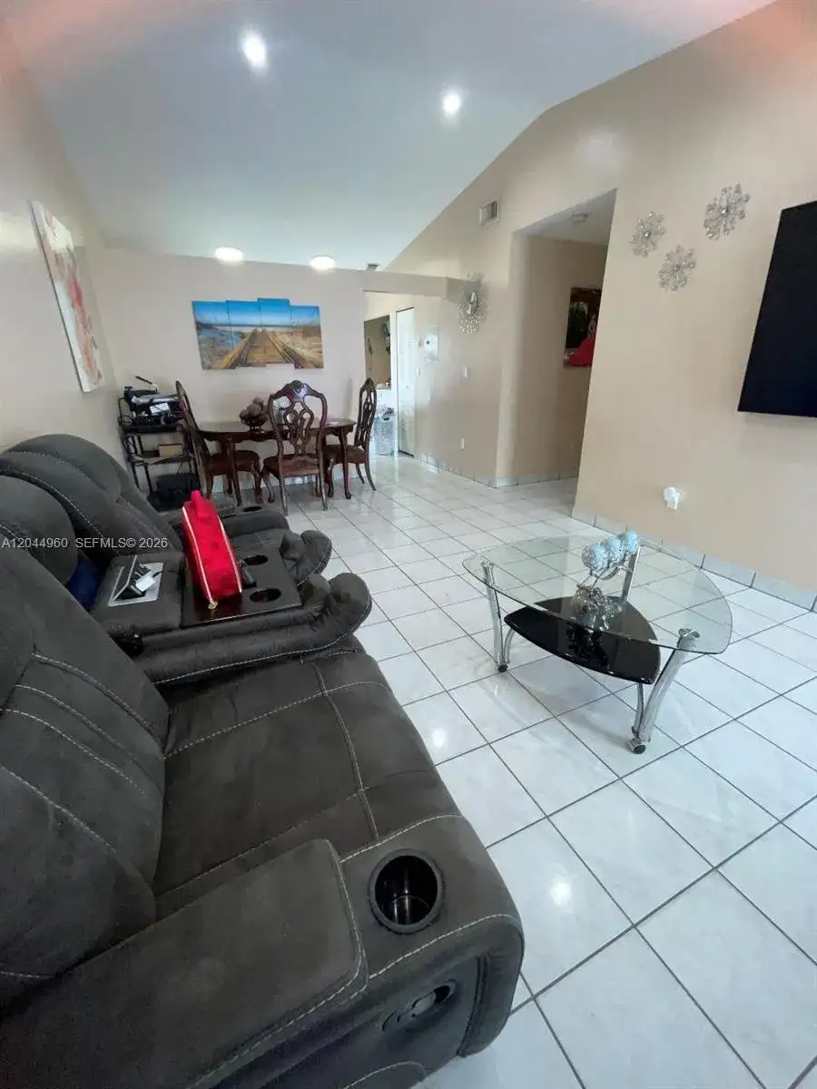 7681 NW 178th Ter, Hialeah FL 33015 photo 5
