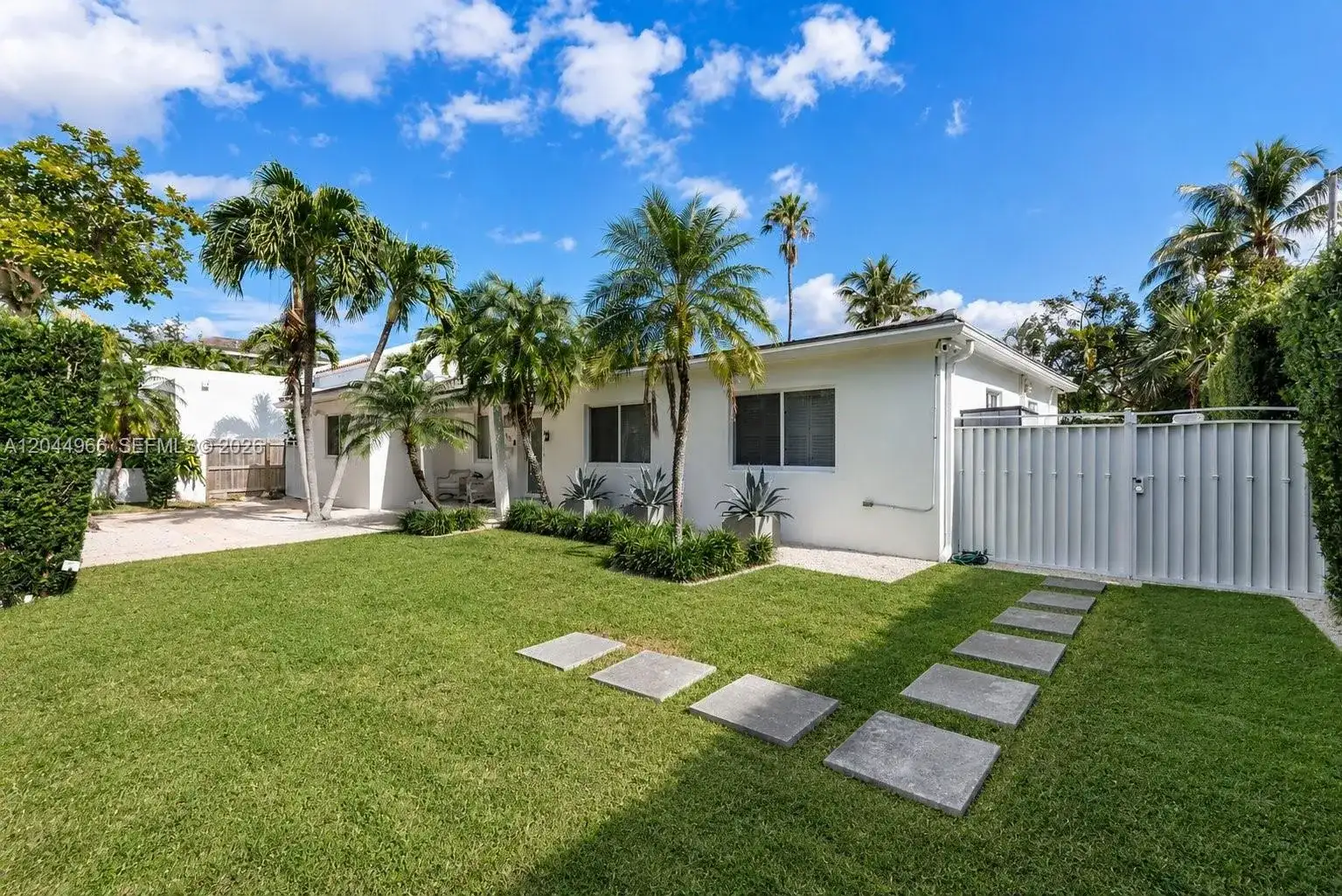 301 Hampton Ln, Key Biscayne FL 33149 photo 3