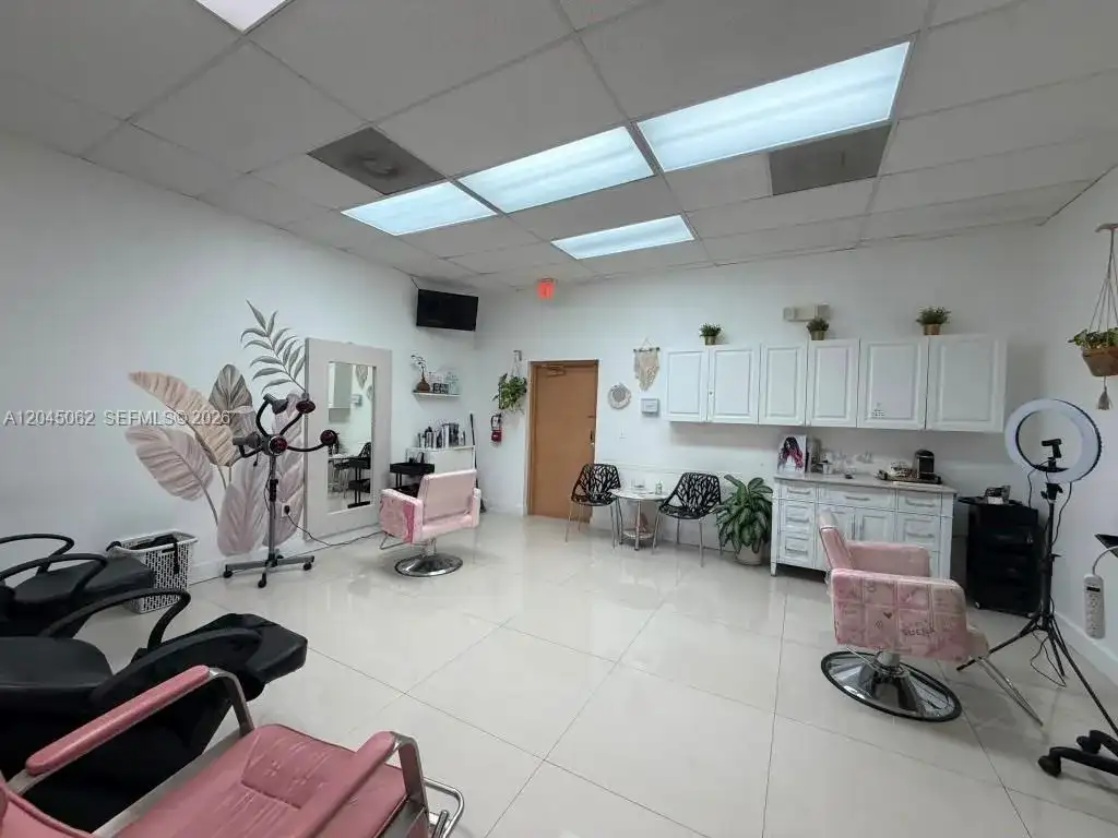 10465 SW 40th St, Miami FL 33165 photo 3