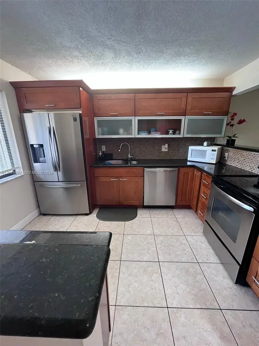 197 Lakeview Dr # 105, Weston FL 33326 photo 2