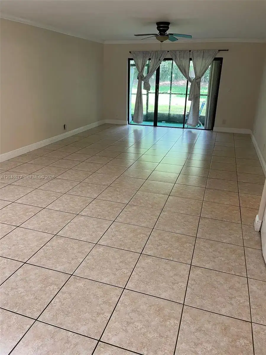 197 Lakeview Dr # 105, Weston FL 33326 photo 3