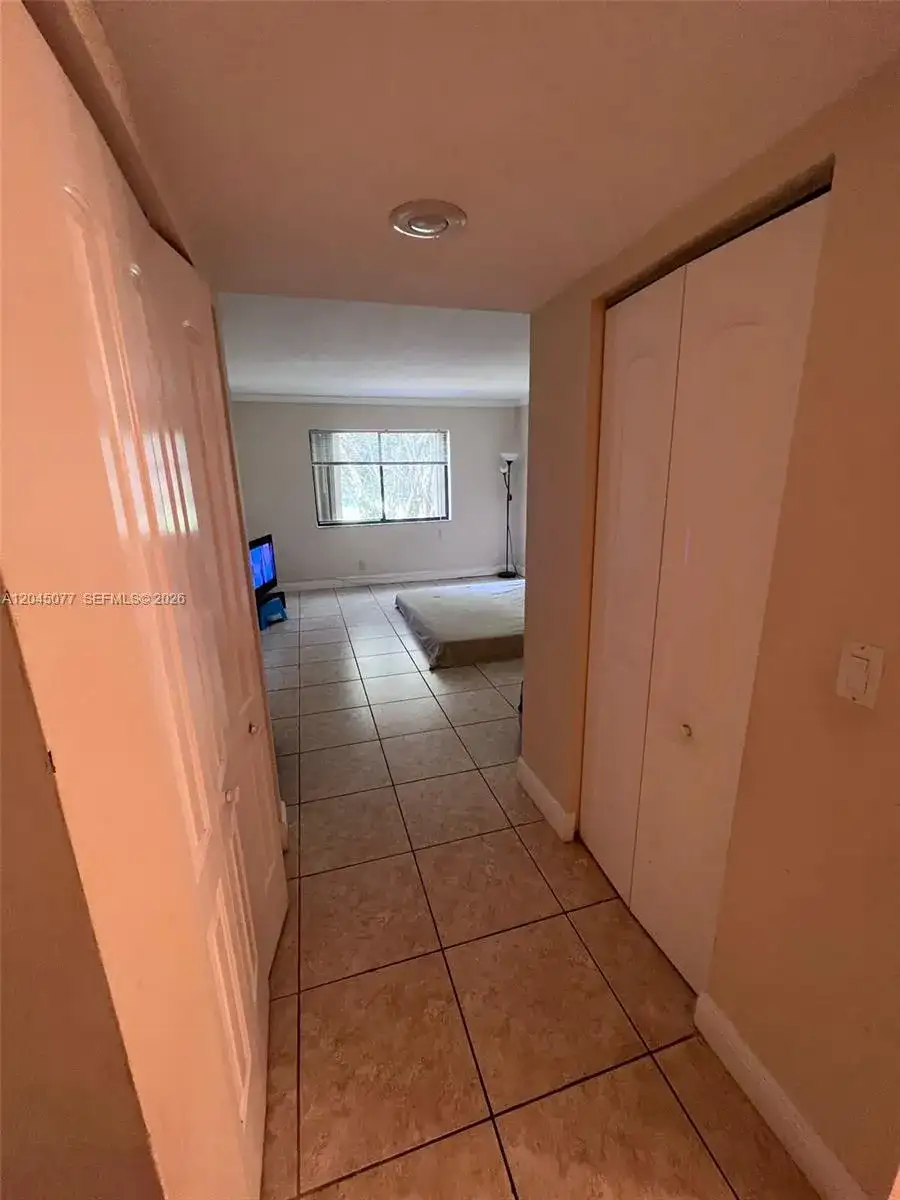 197 Lakeview Dr # 105, Weston FL 33326 photo 4