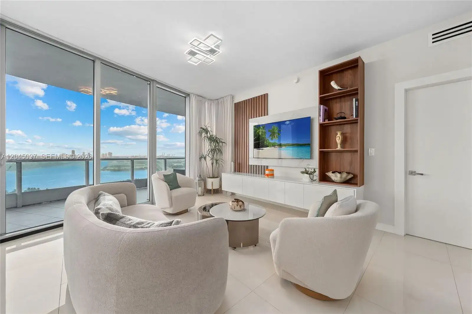 900 Biscayne Blvd # 2506, Miami FL 33132 photo 3