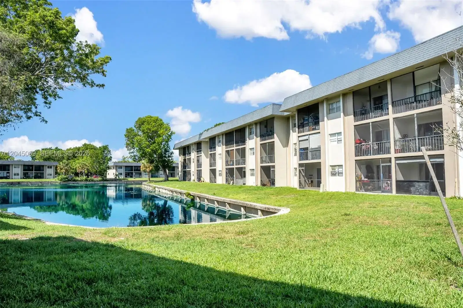 8020 N Colony Circle N. # 304, Tamarac FL 33321 photo 2