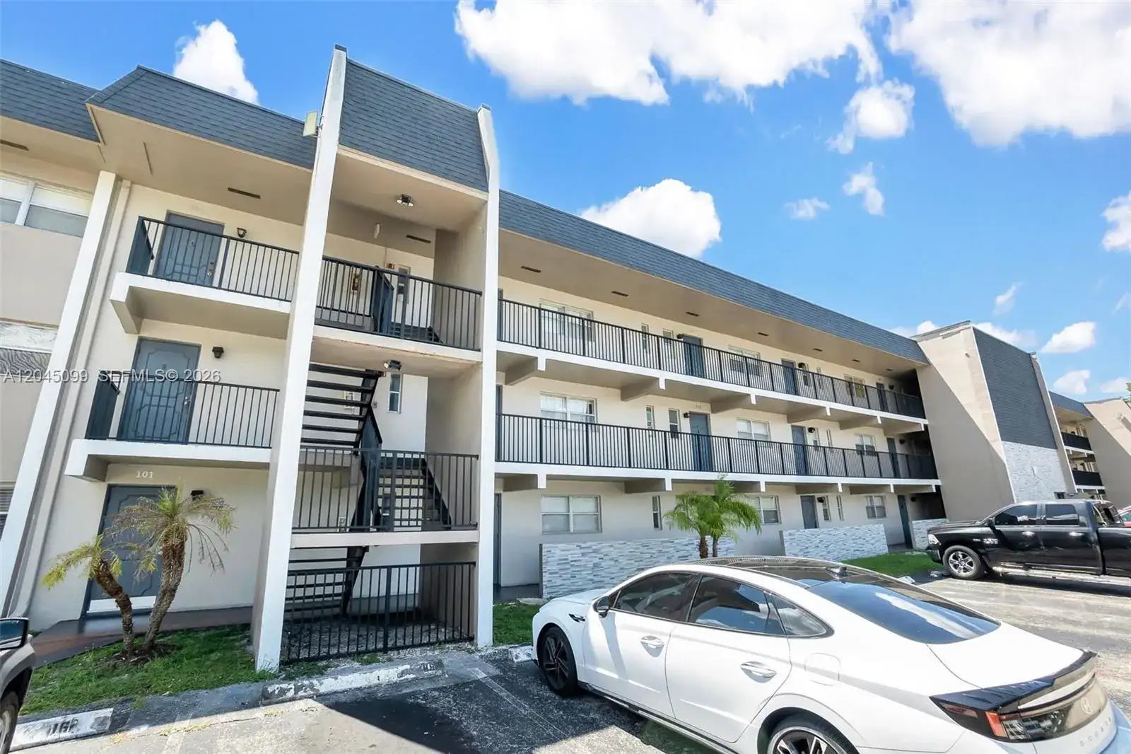 8020 N Colony Circle N. # 304, Tamarac FL 33321 photo 3