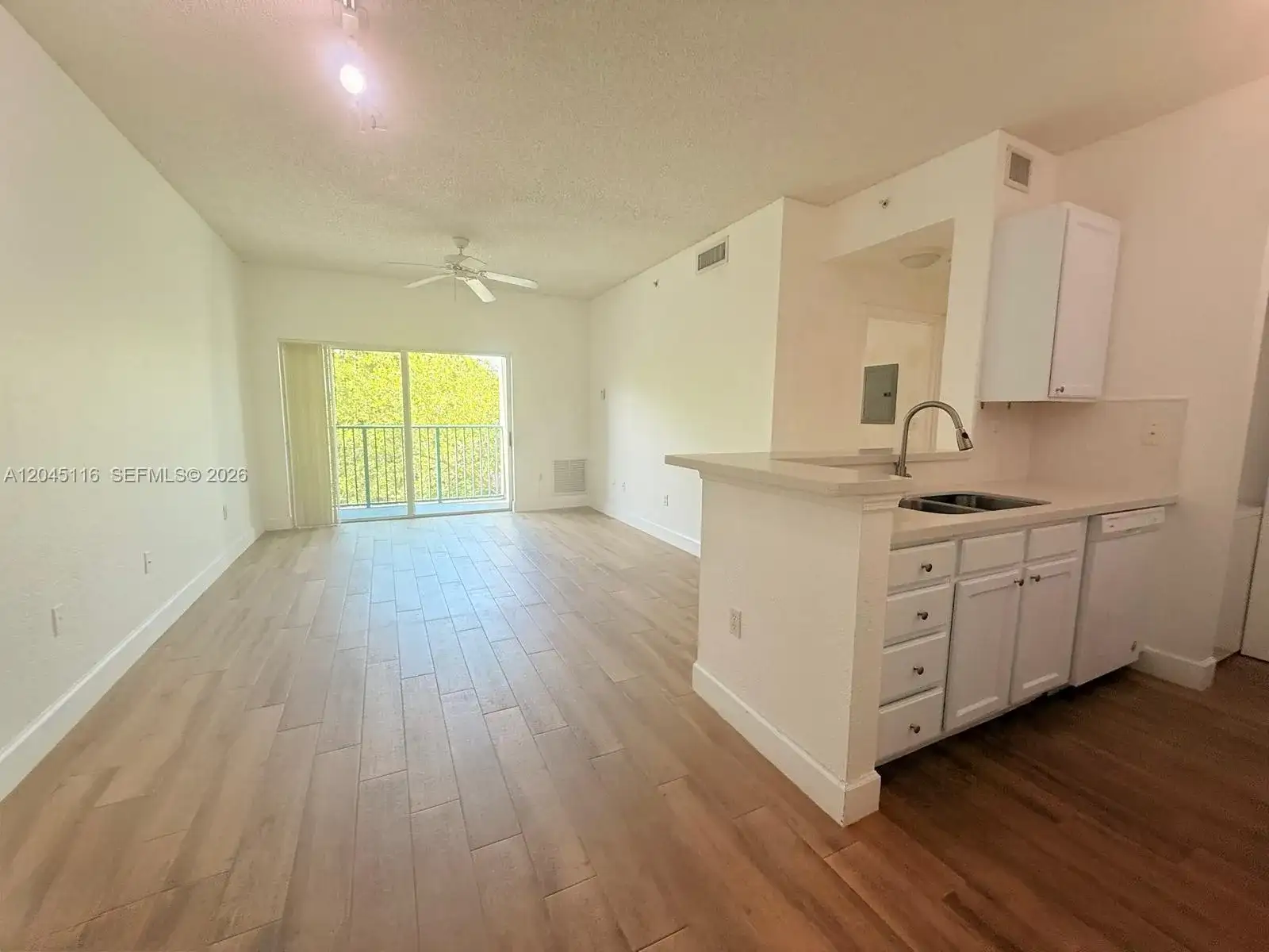 6001 SW 70th St # 355, South Miami FL 33143 photo 2