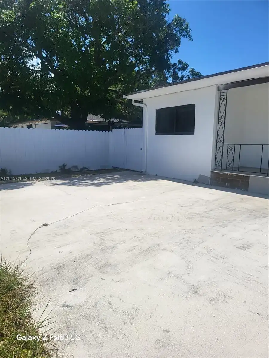2467 NW 95th Ter, Miami FL 33147 photo 3
