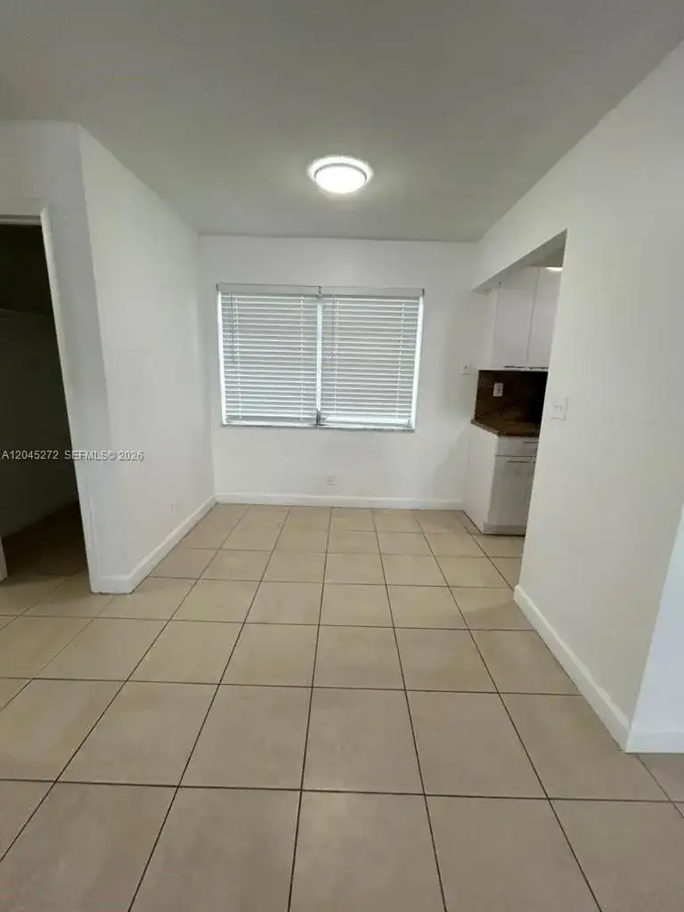 2435 Van Buren St APT 1B, Hollywood FL 33020 photo 2
