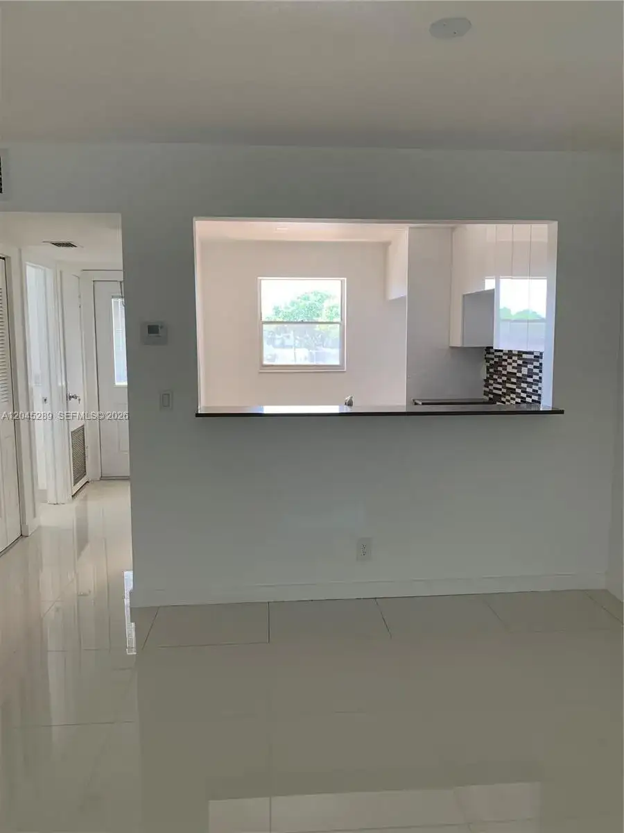 201 Berkley Rd # 204, Hollywood FL 33024 photo 5