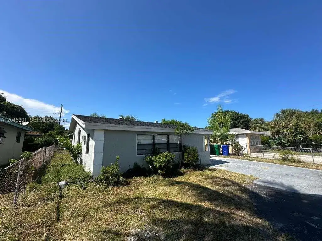 3021 NW 7th Ct, Fort Lauderdale FL 33311 photo 2