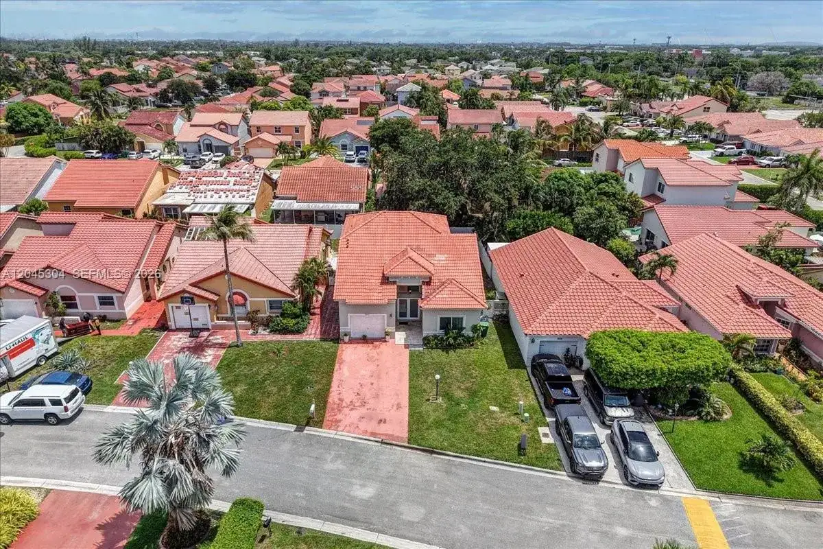 5542 NW 190th Ln, Miami Gardens FL 33055 photo 2