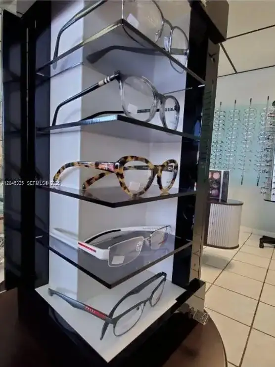 OPTICAL on W Flagler St, Miami FL 33135 photo 3