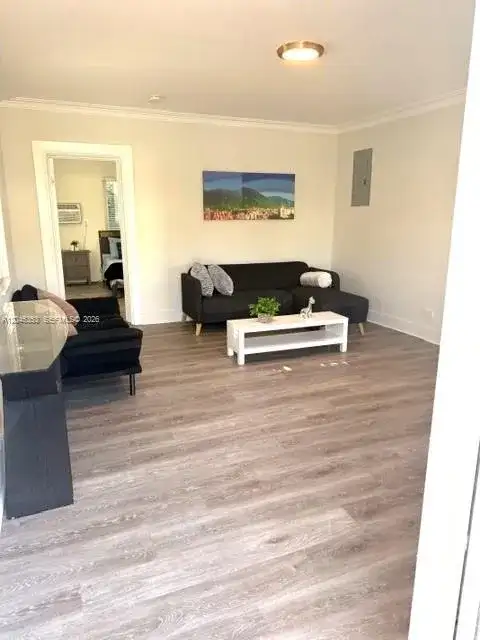 345 85 # 1, Miami Beach FL 33141 photo 2