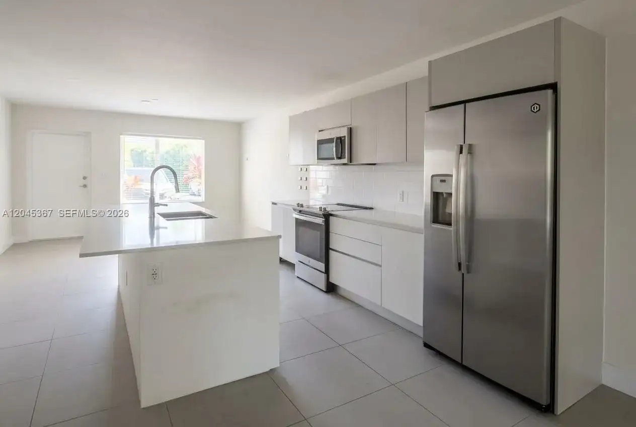 2535 NE 193rd St # 3104, Miami FL 33180 photo 3