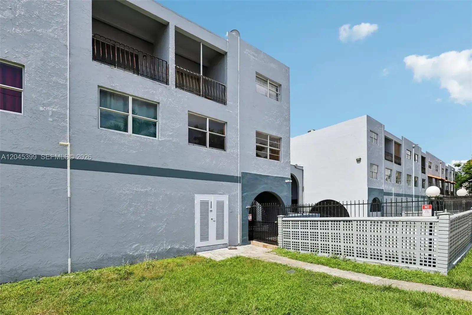 1300 W 53rd St # 25, Hialeah FL 33012 photo 2