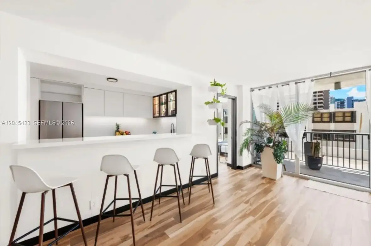 2655 Collins Ave # 504, Miami Beach FL 33140 photo 2
