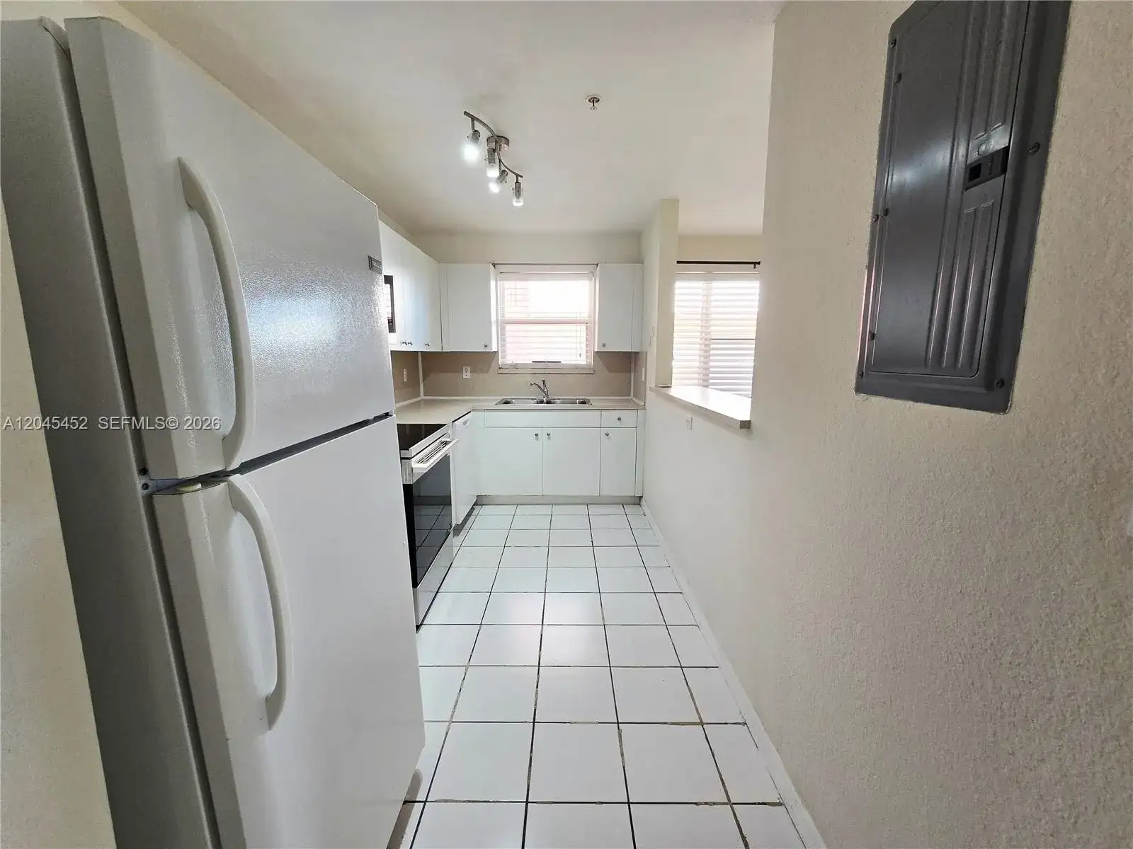 1627 NW 18th St # 201, Miami FL 33125 photo 3