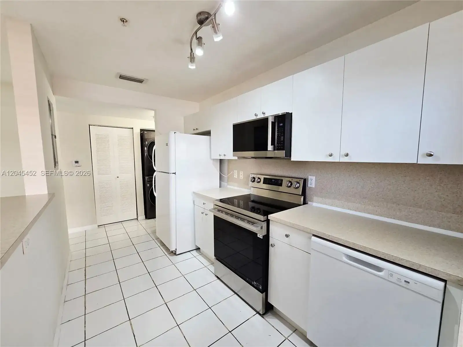 1627 NW 18th St # 201, Miami FL 33125 photo 4