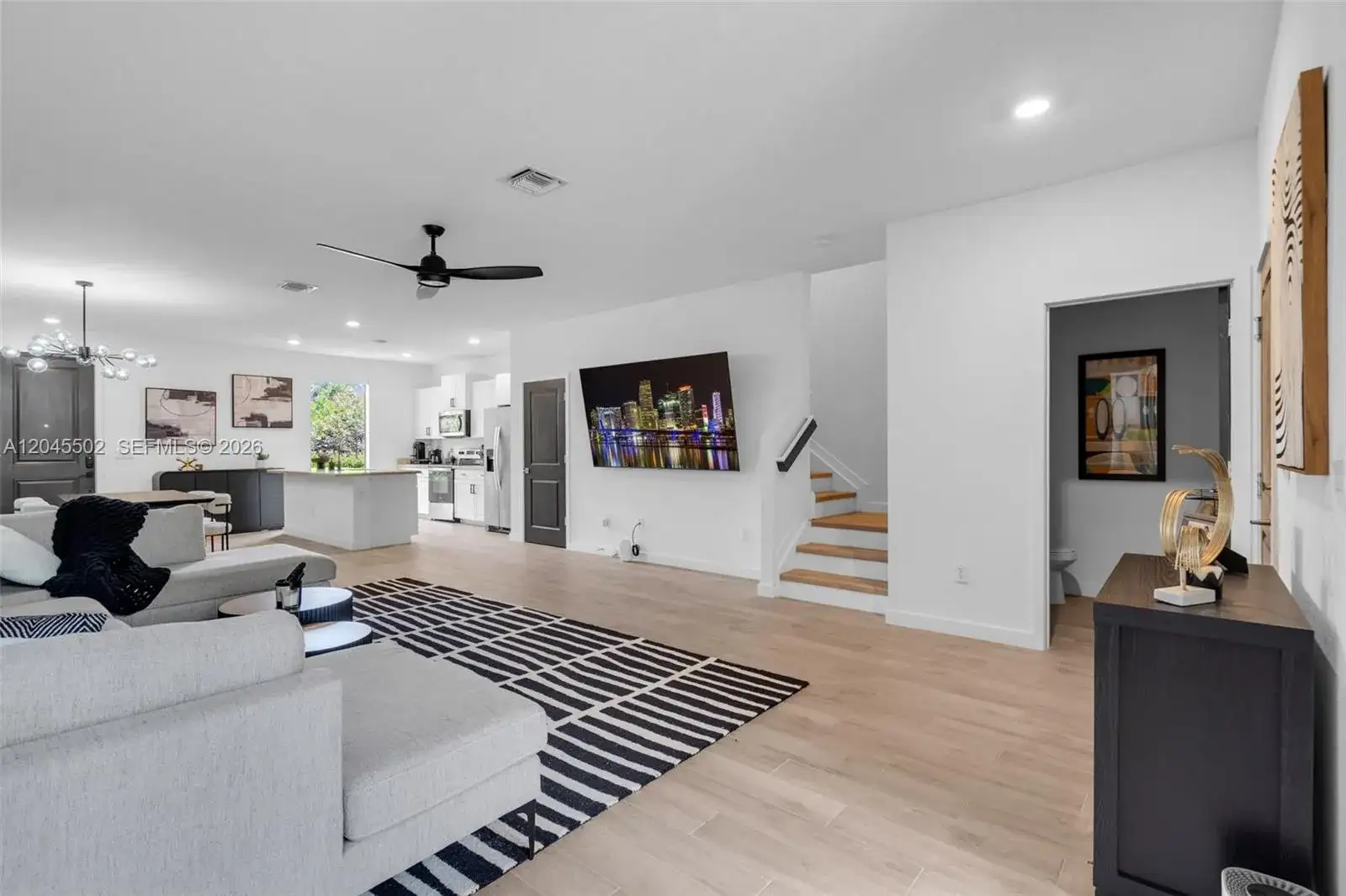 387 NW 17th St, Fort Lauderdale FL 33311 photo 2