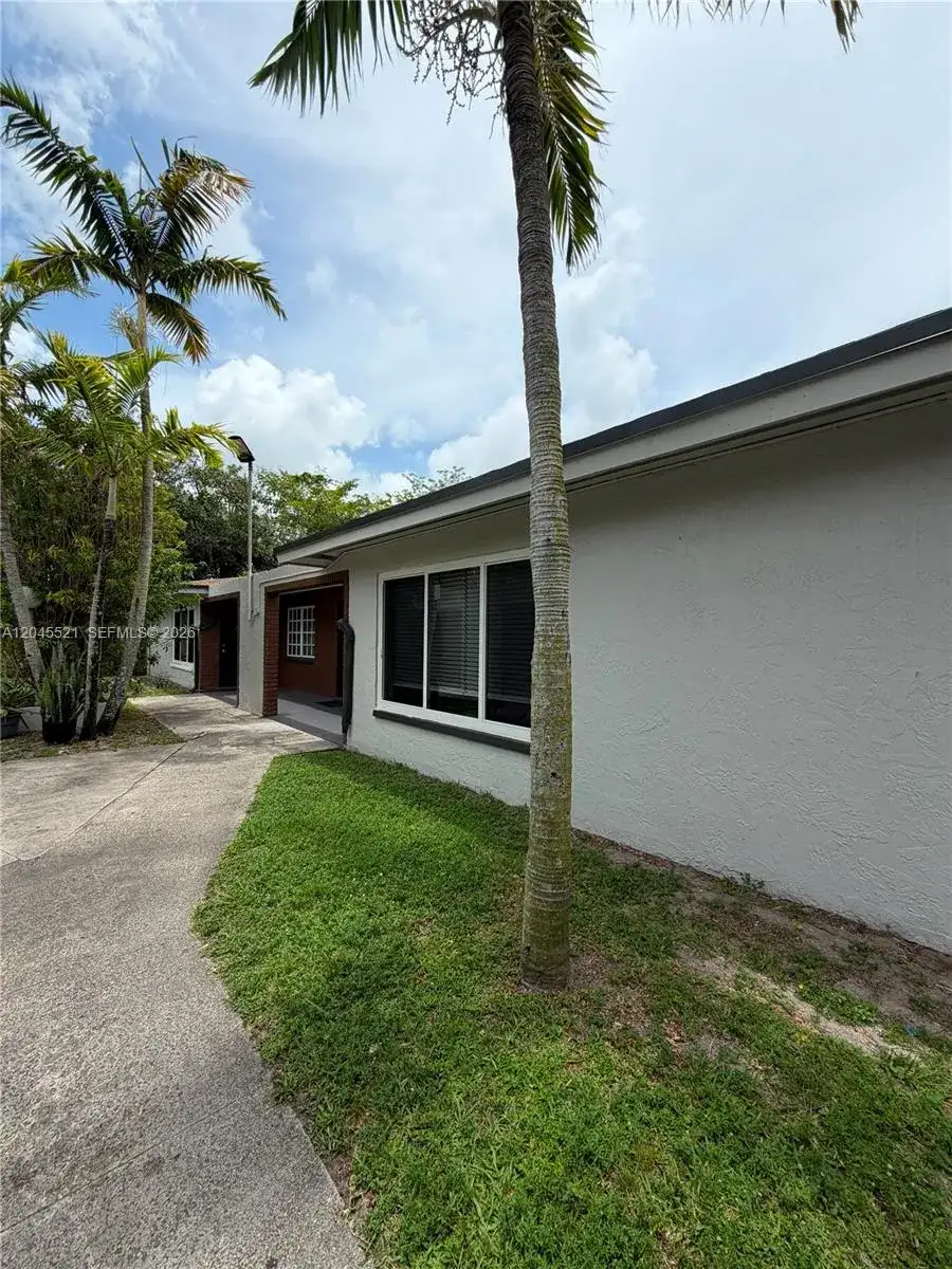 6108 NW 26th St, Sunrise FL 33313 photo 3