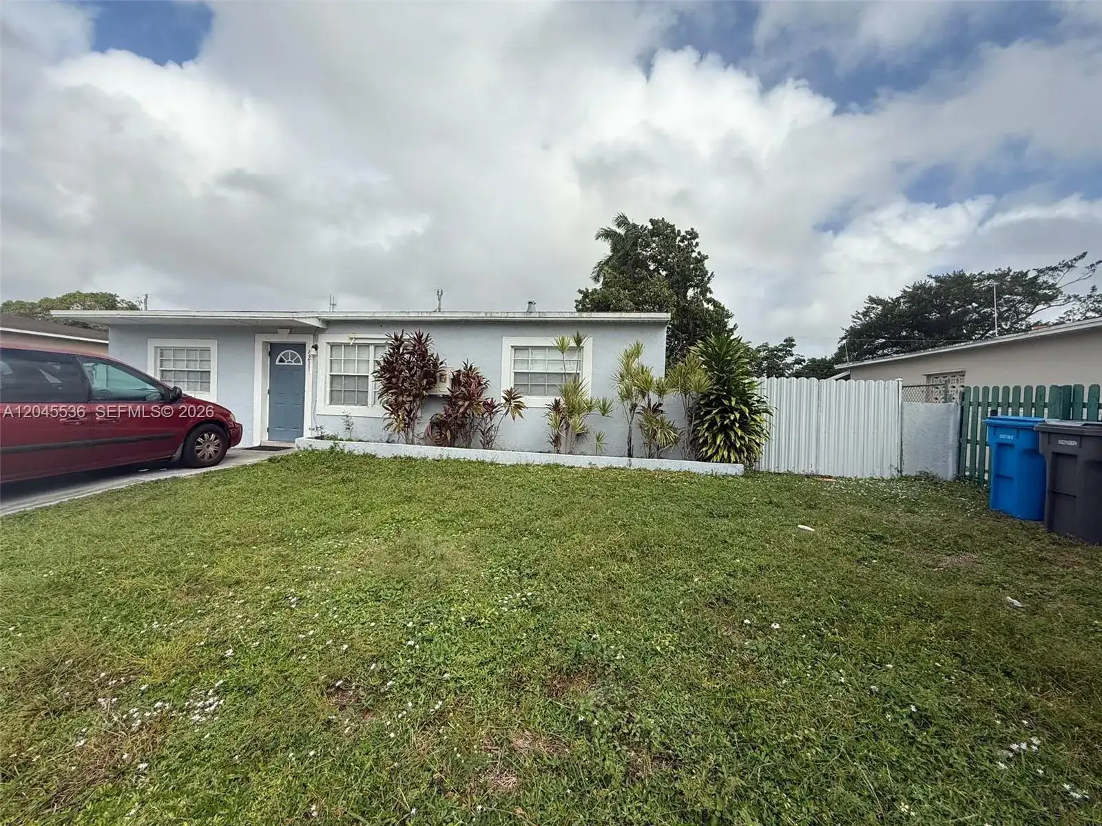 4211 SW 38th St, West Park FL 33023 photo 2