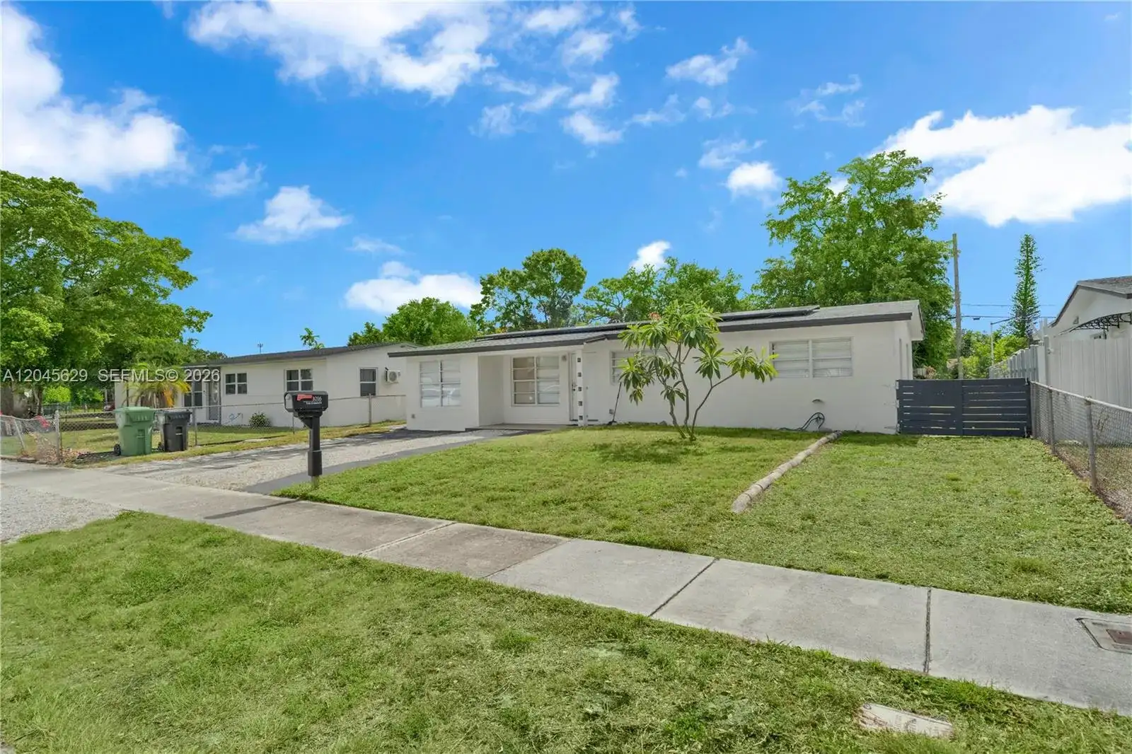 1016 SW 22nd Ter, Fort Lauderdale FL 33312 photo 2