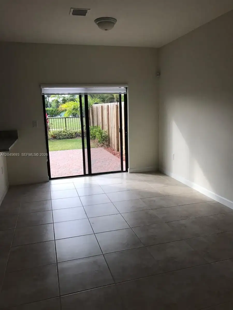312 SE 37th Ter, Homestead FL 33033 photo 4