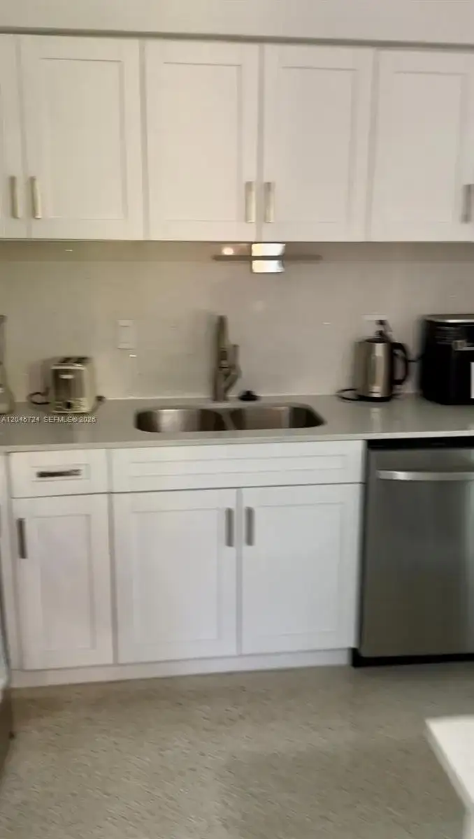 333 Palm St, Hollywood FL 33019 photo 4