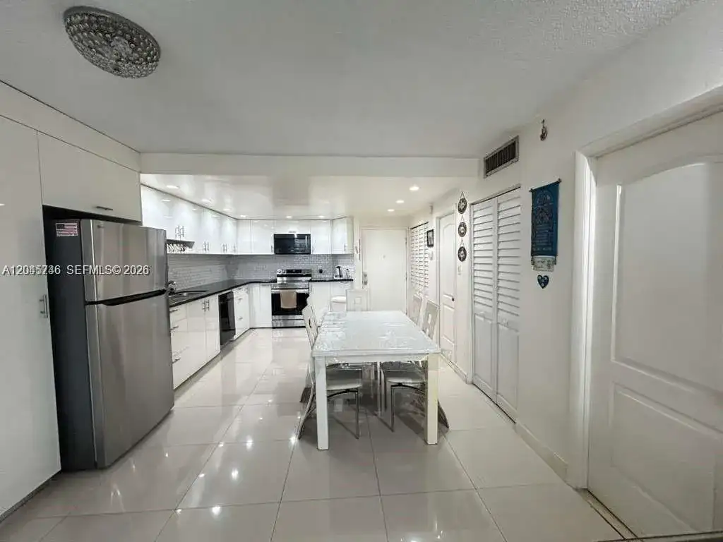 1351 NE Miami Gardens Dr # 511E, Miami FL 33179 photo 2