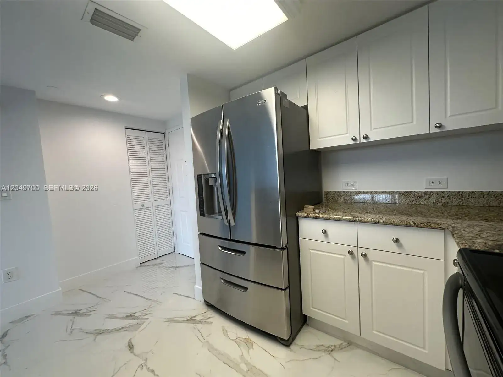 19501 W Country Club Dr # 406, Aventura FL 33180 photo 2