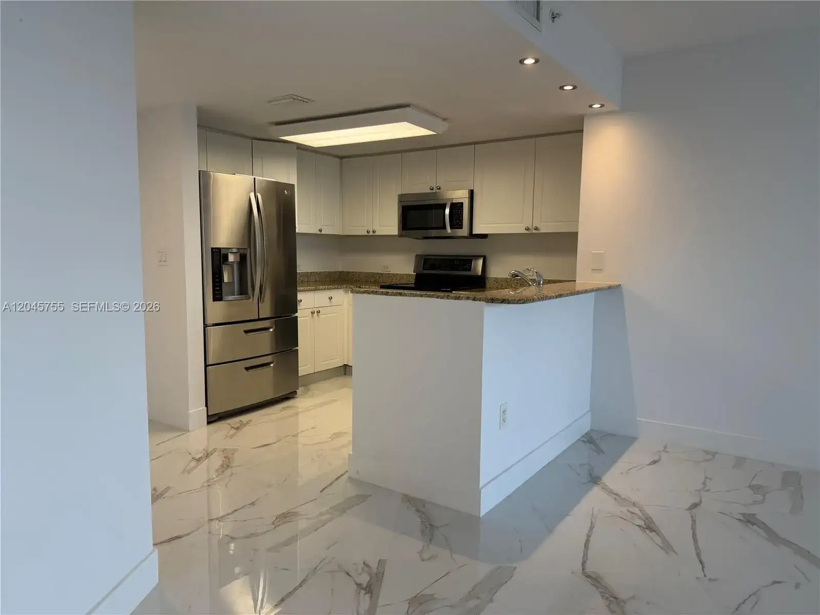 19501 W Country Club Dr # 406, Aventura FL 33180 photo 4