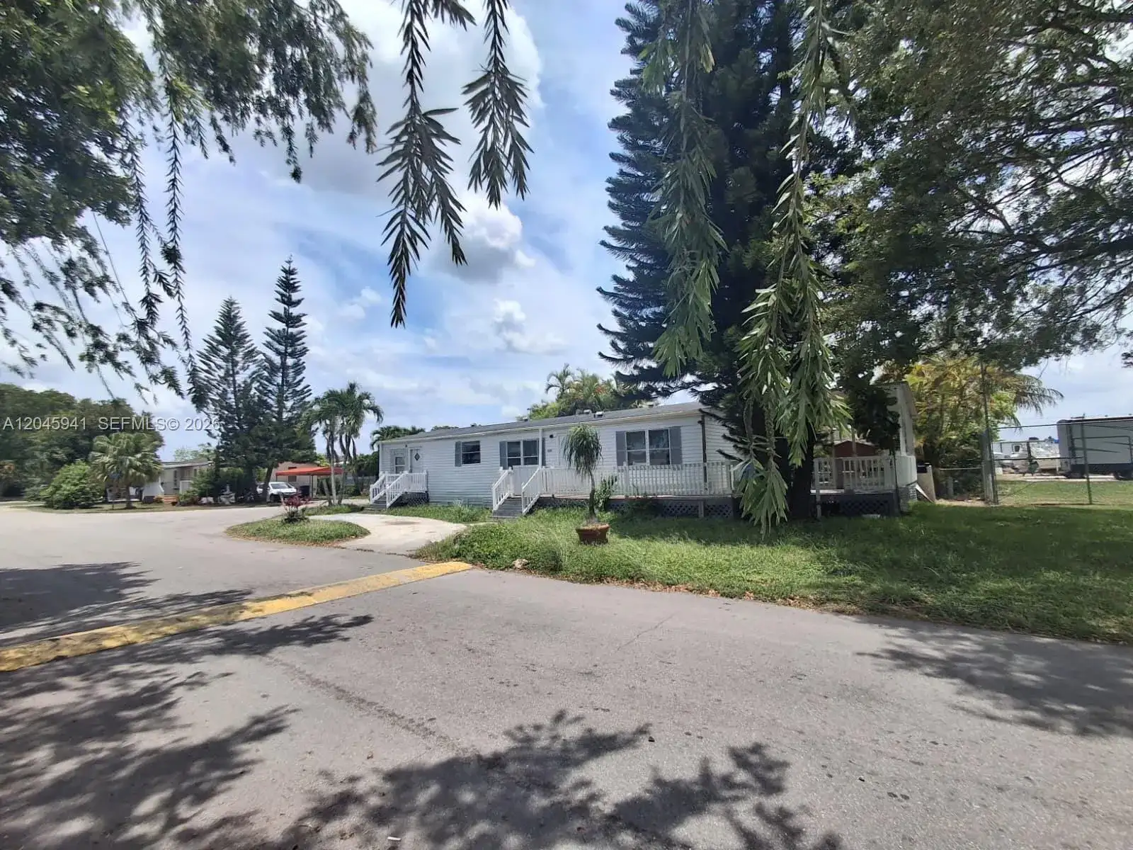 19800 SW 180 Ave, Miami FL 33187 photo 2
