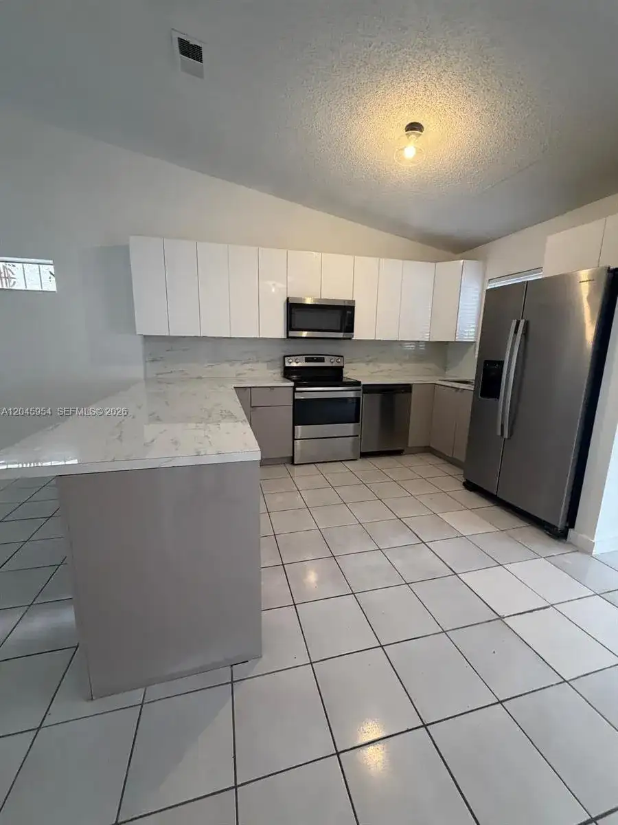 10364 NW 128th Ter, Hialeah Gardens FL 33018 photo 2